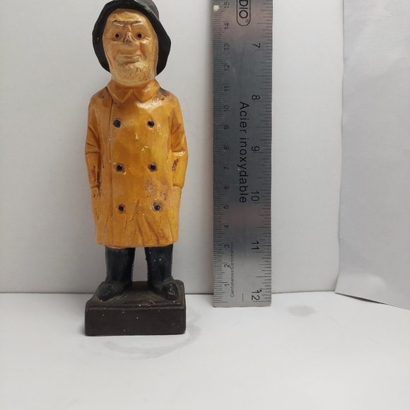 Vintage Fisherman ceramic figurine. - Picture 3 of 4